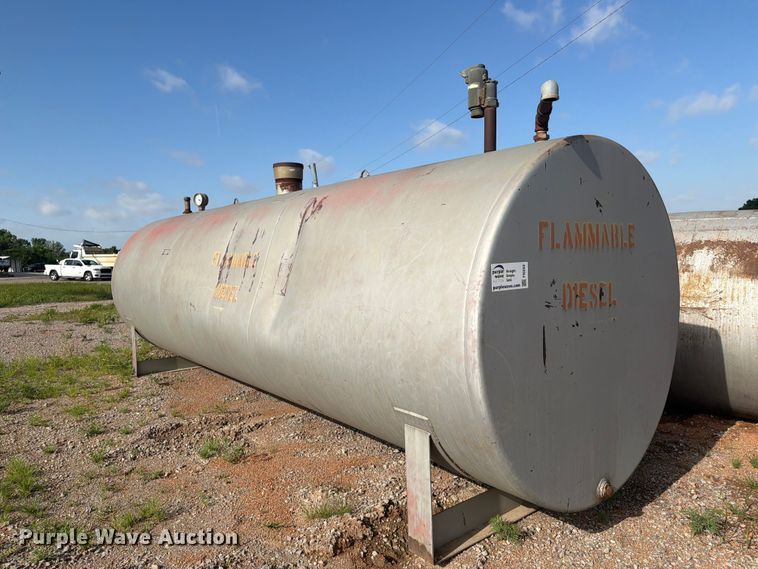 image for item FI0252 (2) fuel tanks