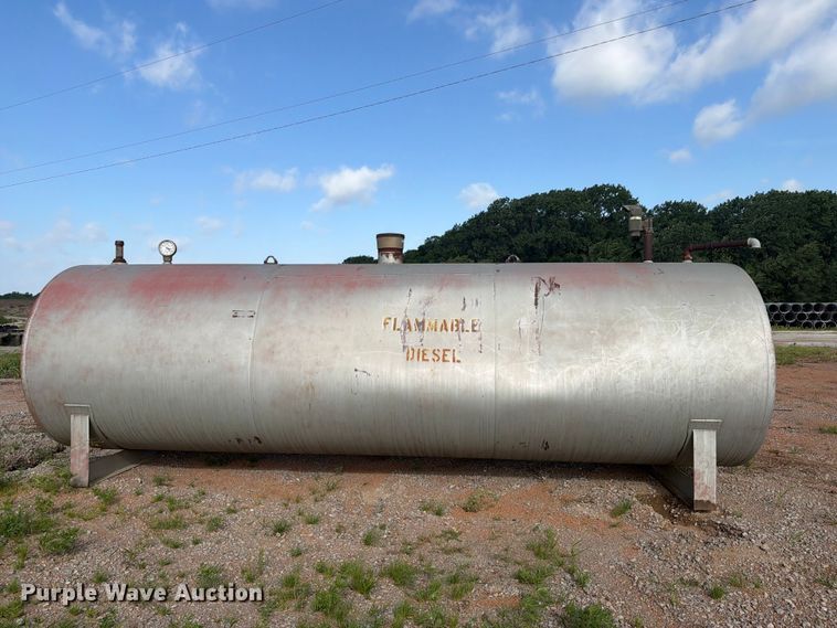 image for item FI0252 (2) fuel tanks