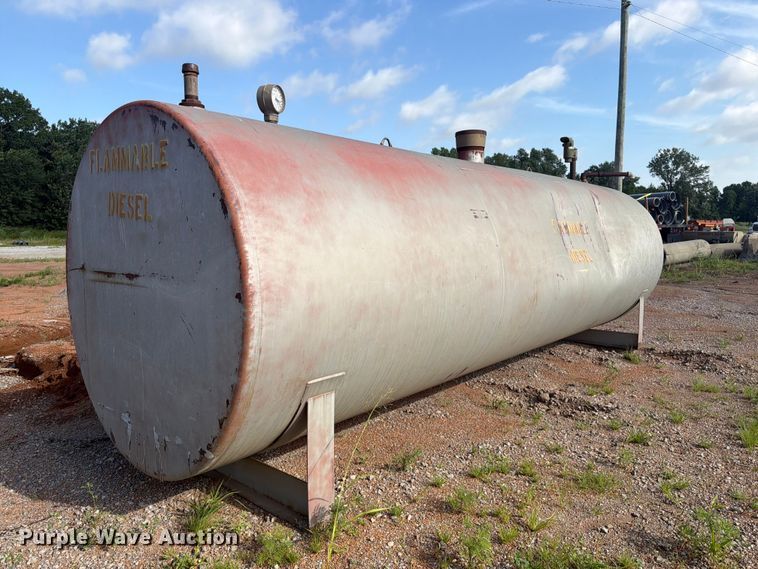 image for item FI0252 (2) fuel tanks