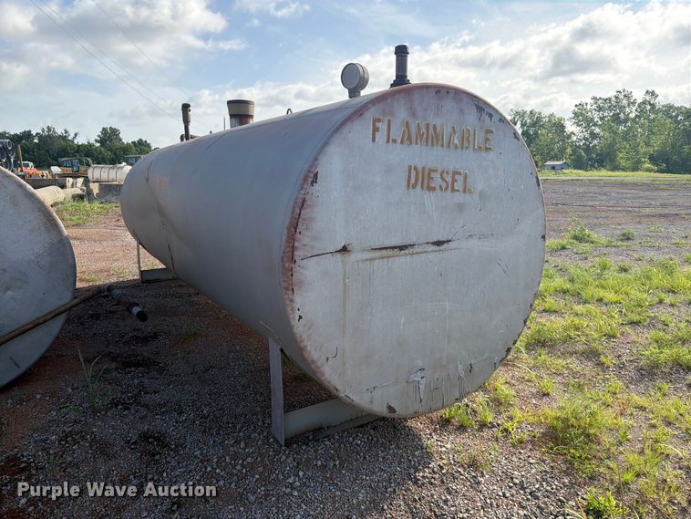 image for item FI0252 (2) fuel tanks