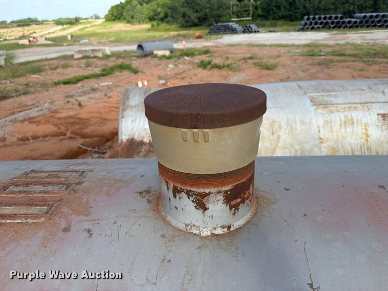image for item FI0252 (2) fuel tanks