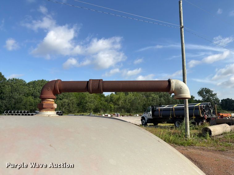 image for item FI0252 (2) fuel tanks
