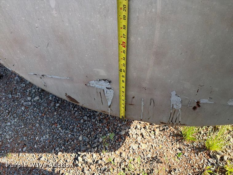 image for item FI0252 (2) fuel tanks