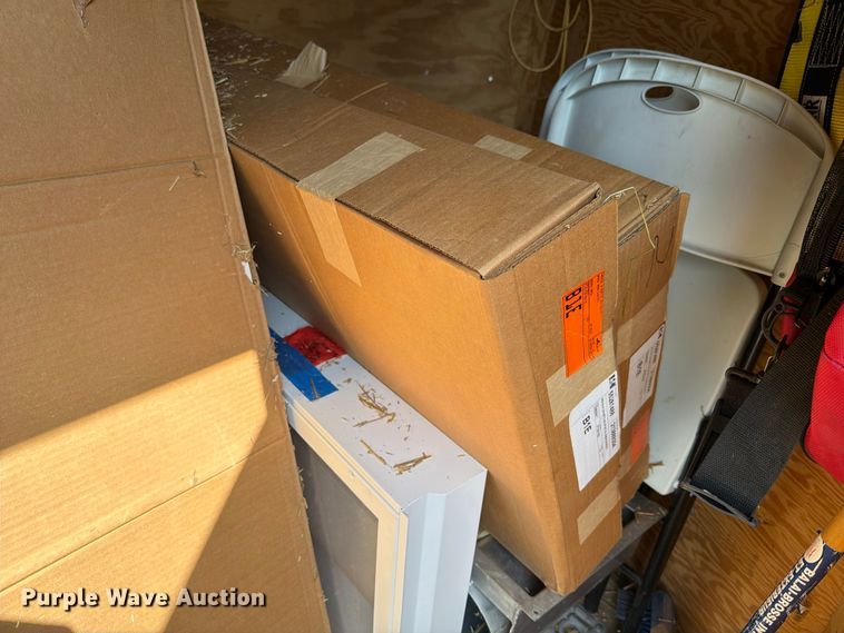 image for item FI0254 (12) Eaton light fixtures