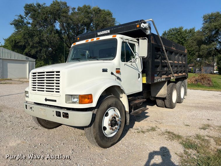 2002 International F4900 dump truck