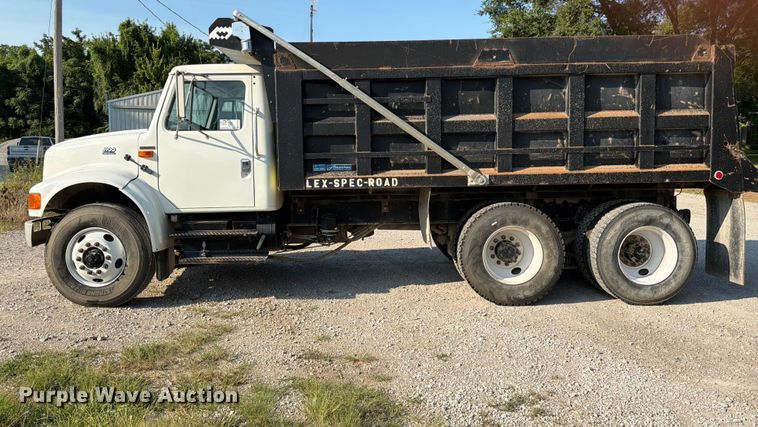 image for item FK3506 2002 International F4900 dump truck