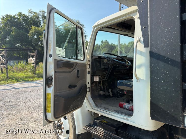 image for item FK3506 2002 International F4900 dump truck