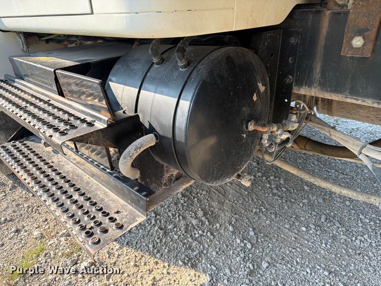 image for item FK3506 2002 International F4900 dump truck