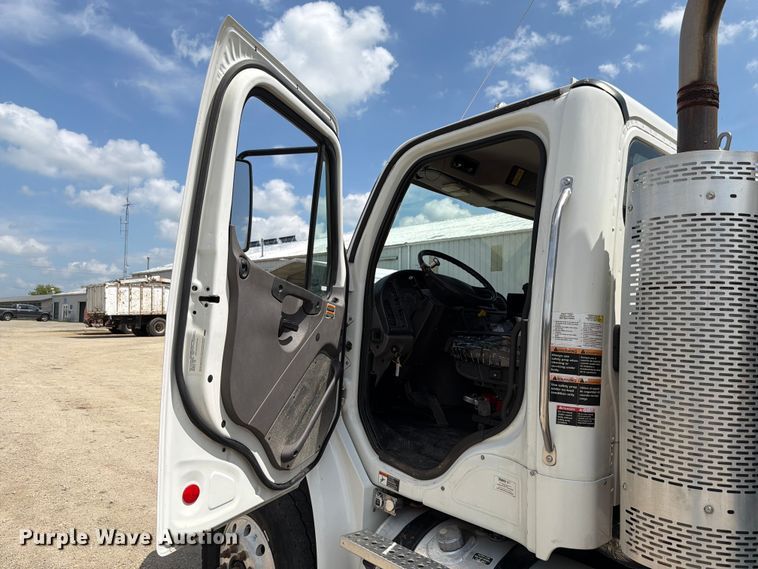 image for item FK4051 2018 Freightliner M2 refuse truck