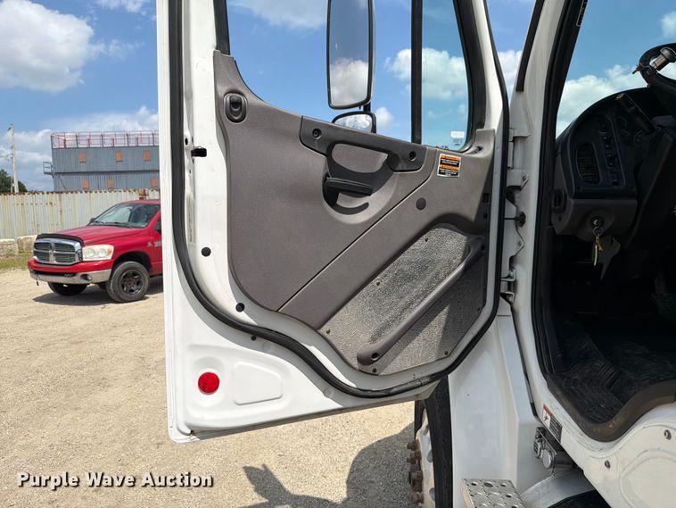 image for item FK4051 2018 Freightliner M2 refuse truck