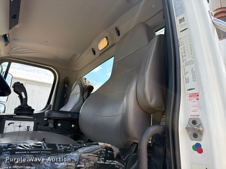 image for item FK4051 2018 Freightliner M2 refuse truck