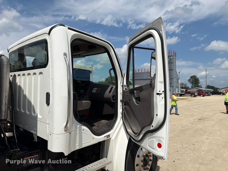 image for item FK4051 2018 Freightliner M2 refuse truck