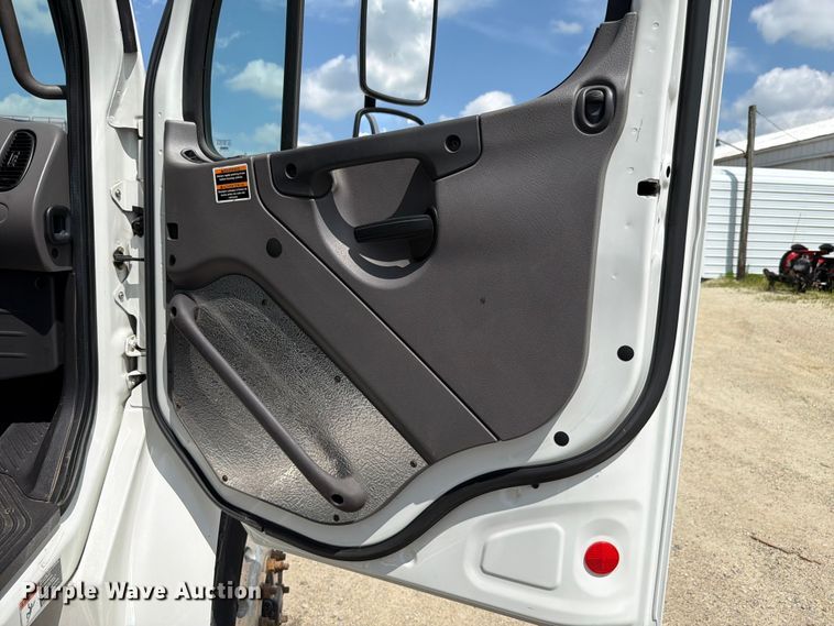 image for item FK4051 2018 Freightliner M2 refuse truck