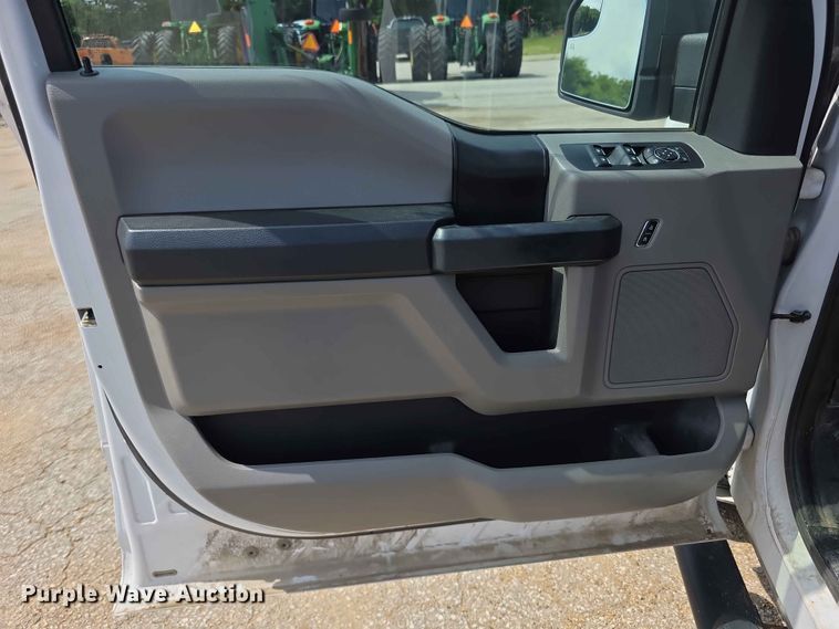 image for item FN5701 2017 Ford F150 Crew Cab pickup truck