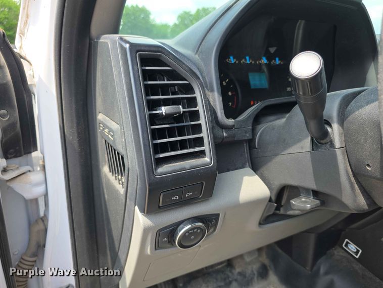 image for item FN5701 2017 Ford F150 Crew Cab pickup truck