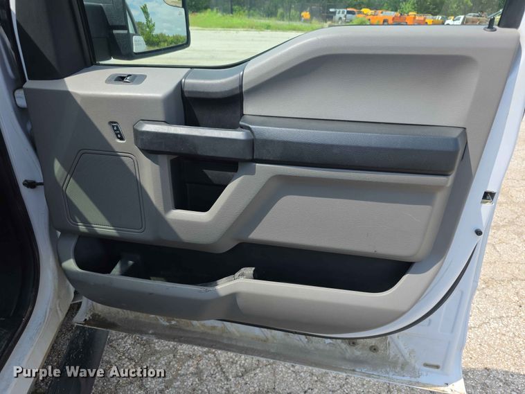 image for item FN5701 2017 Ford F150 Crew Cab pickup truck