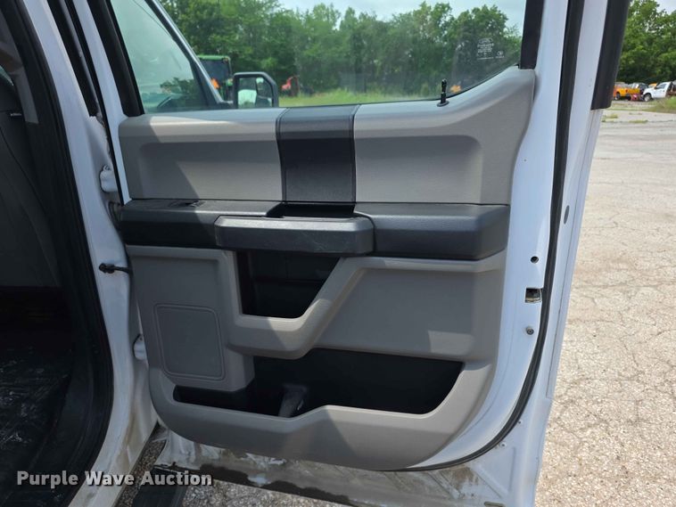 image for item FN5701 2017 Ford F150 Crew Cab pickup truck