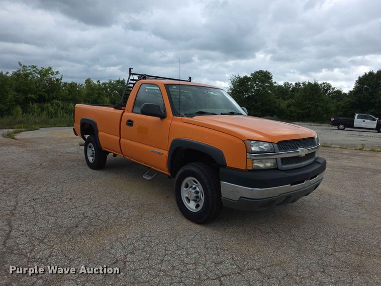 image for item FN5707 2004 Chevrolet Silverado 2500 HD pickup truck