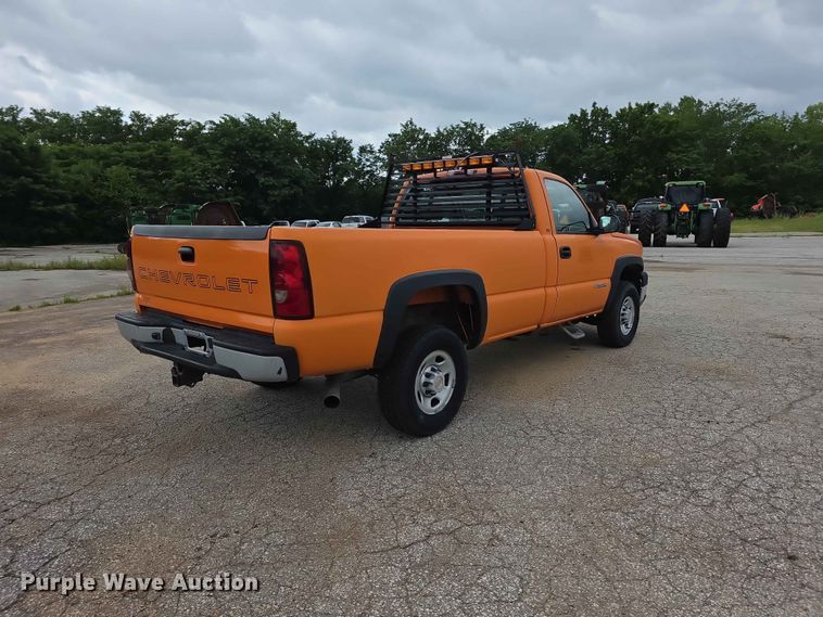 image for item FN5707 2004 Chevrolet Silverado 2500 HD pickup truck