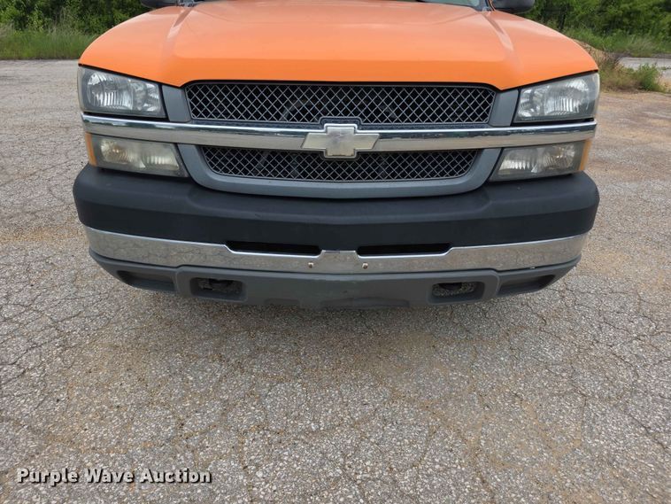 image for item FN5707 2004 Chevrolet Silverado 2500 HD pickup truck