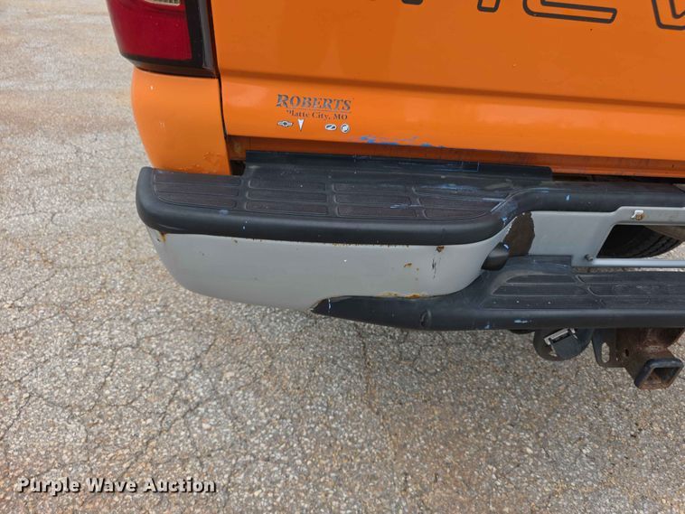 image for item FN5707 2004 Chevrolet Silverado 2500 HD pickup truck