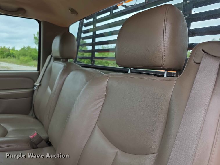 image for item FN5707 2004 Chevrolet Silverado 2500 HD pickup truck