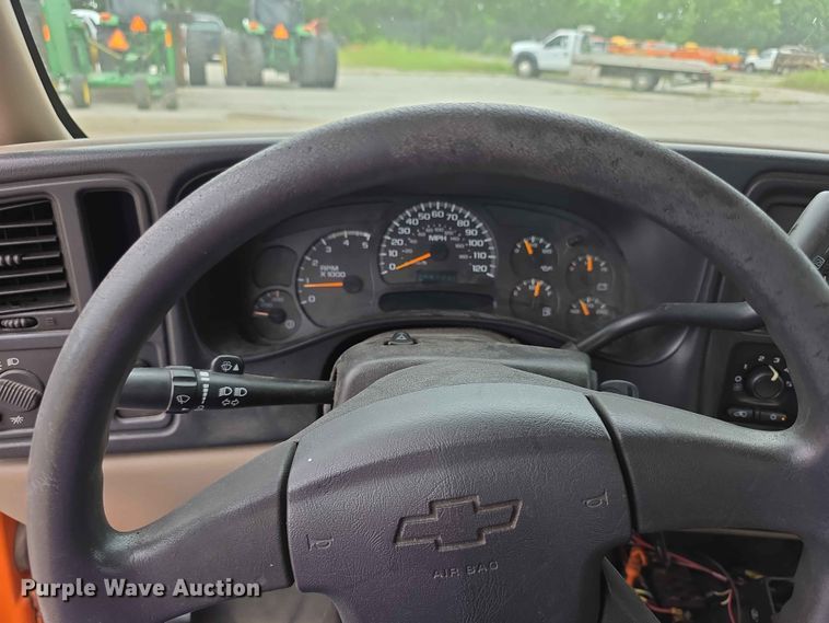 image for item FN5707 2004 Chevrolet Silverado 2500 HD pickup truck