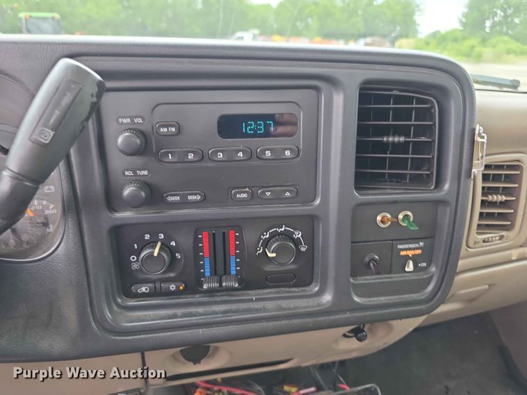 image for item FN5707 2004 Chevrolet Silverado 2500 HD pickup truck