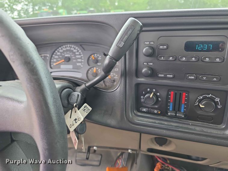 image for item FN5707 2004 Chevrolet Silverado 2500 HD pickup truck