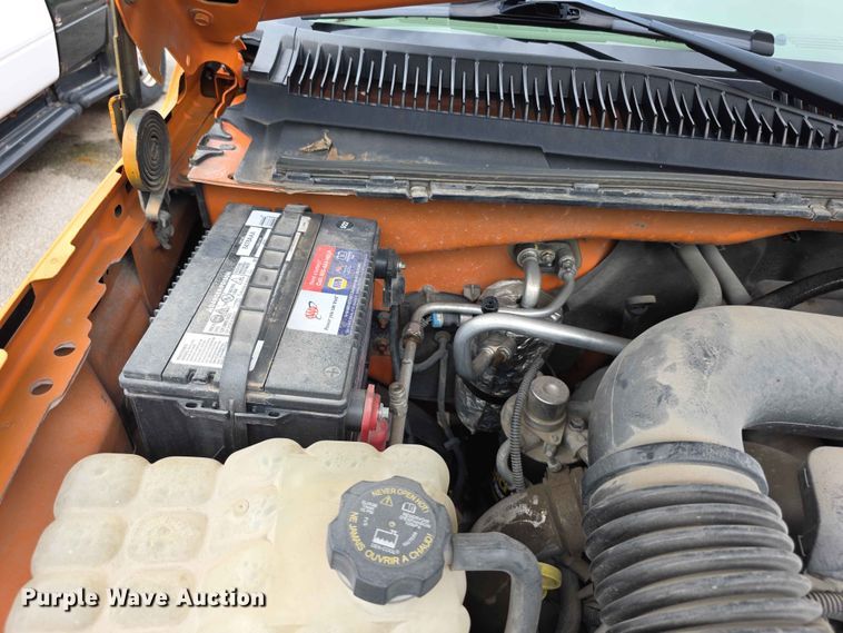 image for item FN5707 2004 Chevrolet Silverado 2500 HD pickup truck