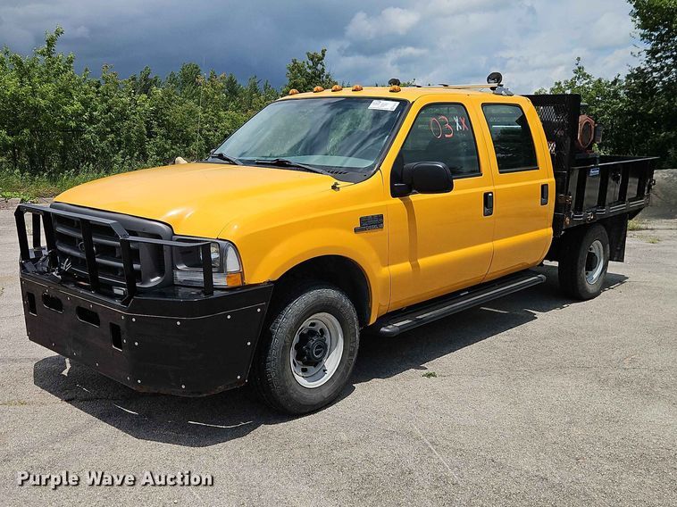 2004 Ford F250 Super Duty Crew Cab flatbed pickup truck