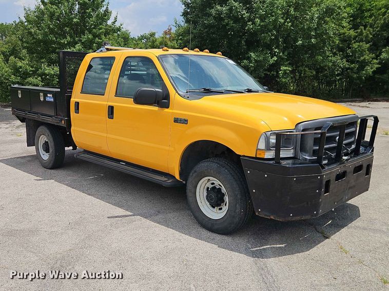 image for item FN5713 2004 Ford F250 Super Duty Crew Cab flatbed pickup truck