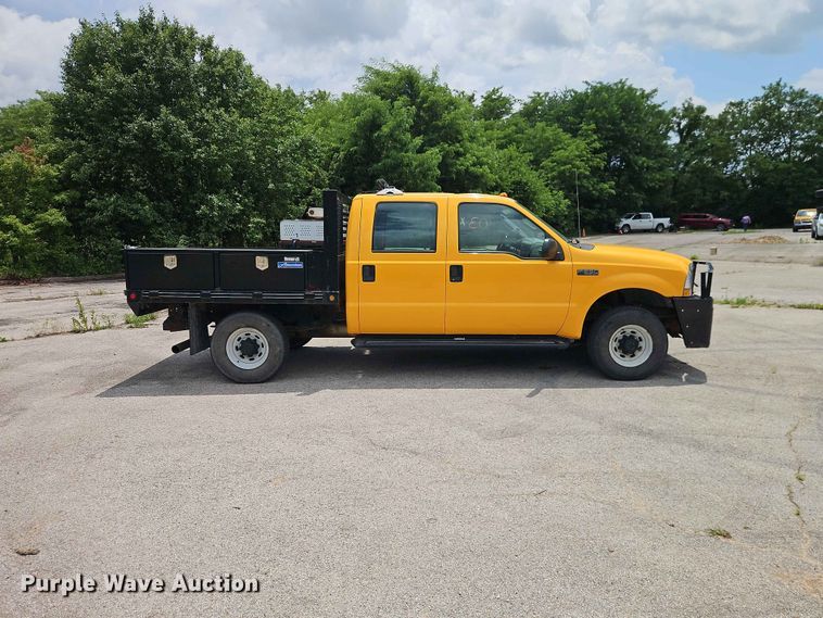 image for item FN5713 2004 Ford F250 Super Duty Crew Cab flatbed pickup truck