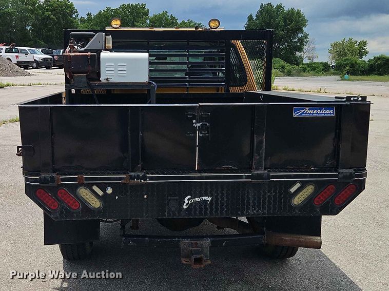image for item FN5713 2004 Ford F250 Super Duty Crew Cab flatbed pickup truck