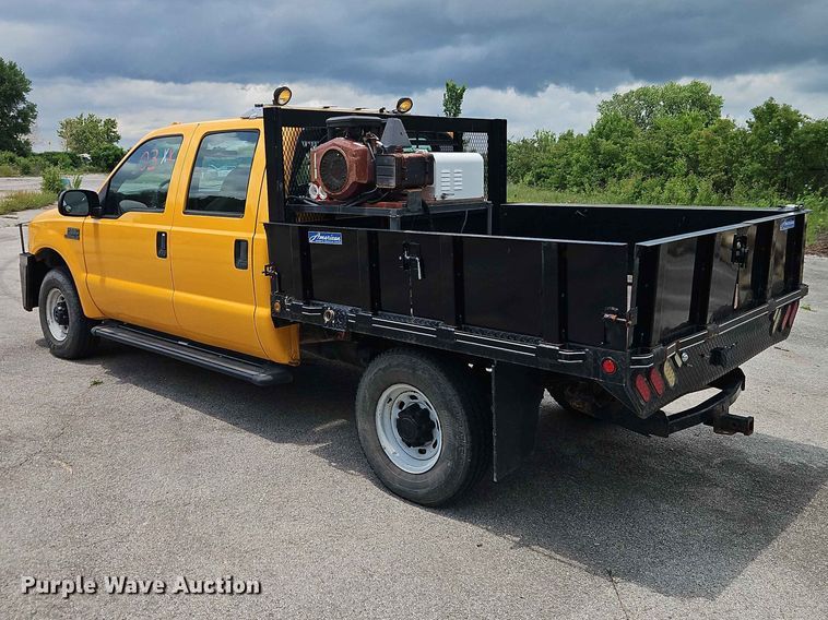 image for item FN5713 2004 Ford F250 Super Duty Crew Cab flatbed pickup truck