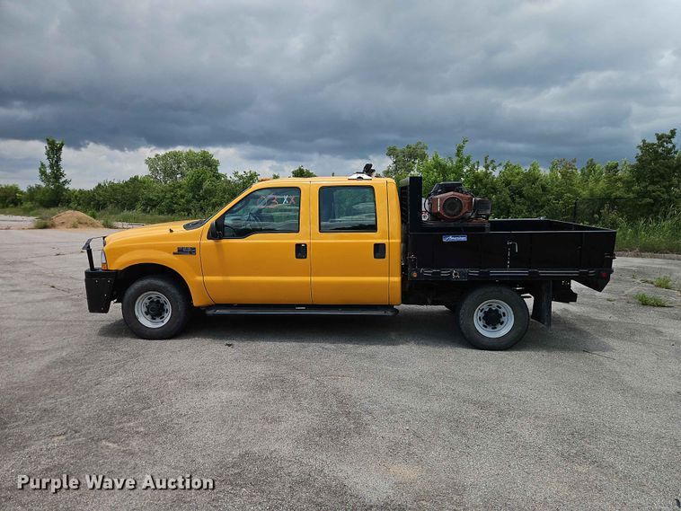 image for item FN5713 2004 Ford F250 Super Duty Crew Cab flatbed pickup truck