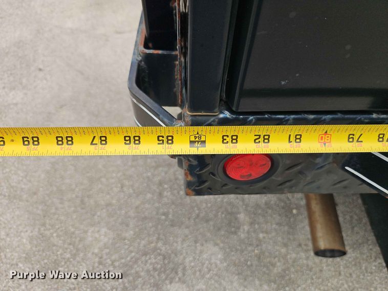 image for item FN5713 2004 Ford F250 Super Duty Crew Cab flatbed pickup truck