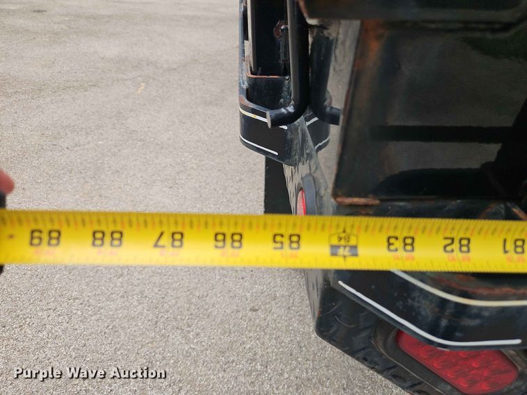 image for item FN5713 2004 Ford F250 Super Duty Crew Cab flatbed pickup truck