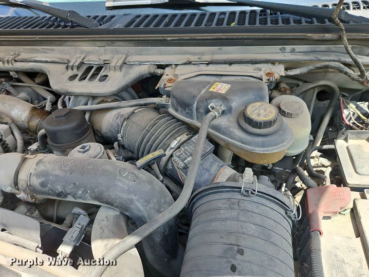 image for item FN5713 2004 Ford F250 Super Duty Crew Cab flatbed pickup truck