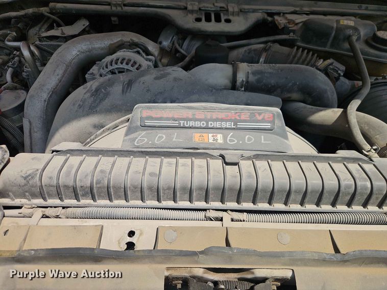image for item FN5713 2004 Ford F250 Super Duty Crew Cab flatbed pickup truck