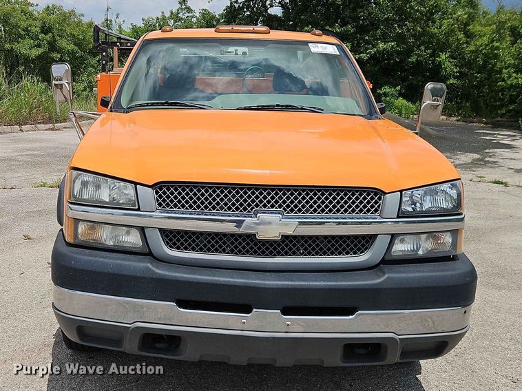 image for item FN5714 2004 Chevrolet Silverado 3500 utility bed pickup truck