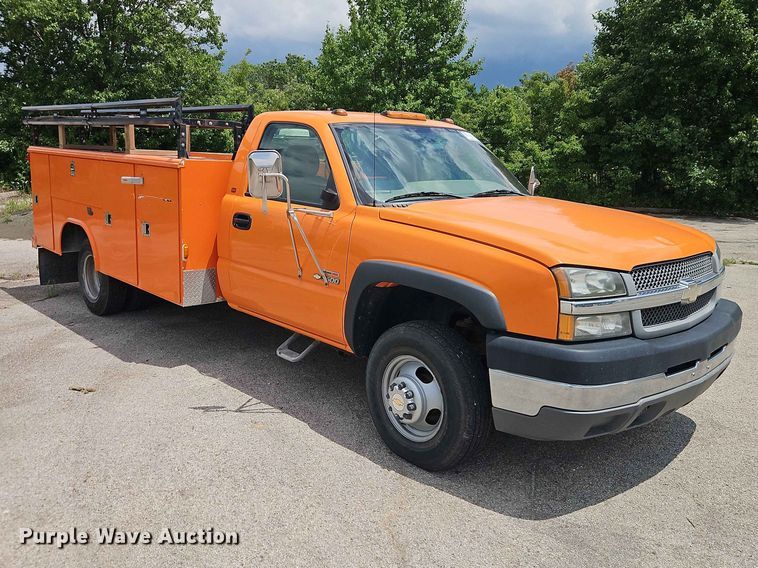image for item FN5714 2004 Chevrolet Silverado 3500 utility bed pickup truck