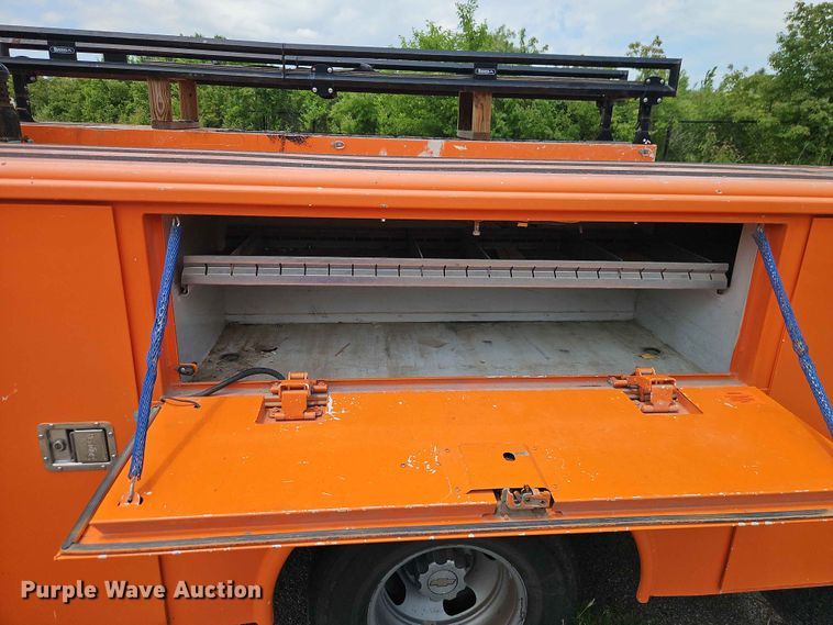 image for item FN5714 2004 Chevrolet Silverado 3500 utility bed pickup truck