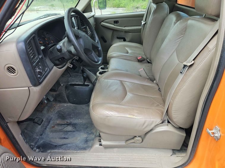 image for item FN5714 2004 Chevrolet Silverado 3500 utility bed pickup truck