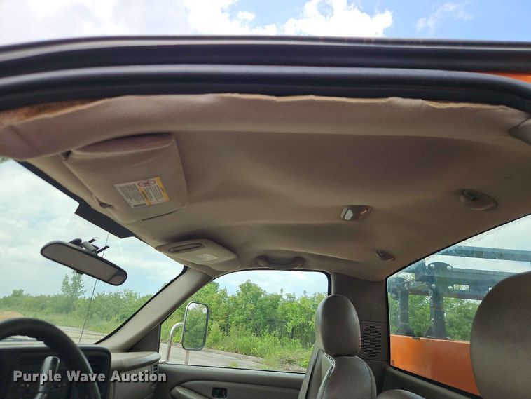image for item FN5714 2004 Chevrolet Silverado 3500 utility bed pickup truck