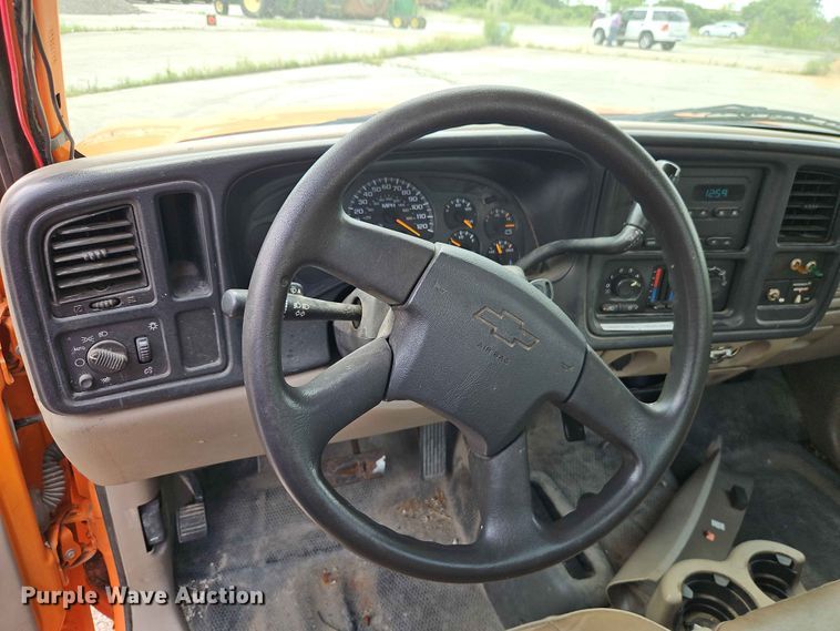 image for item FN5714 2004 Chevrolet Silverado 3500 utility bed pickup truck