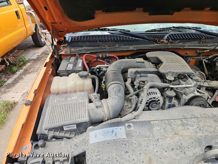 image for item FN5714 2004 Chevrolet Silverado 3500 utility bed pickup truck