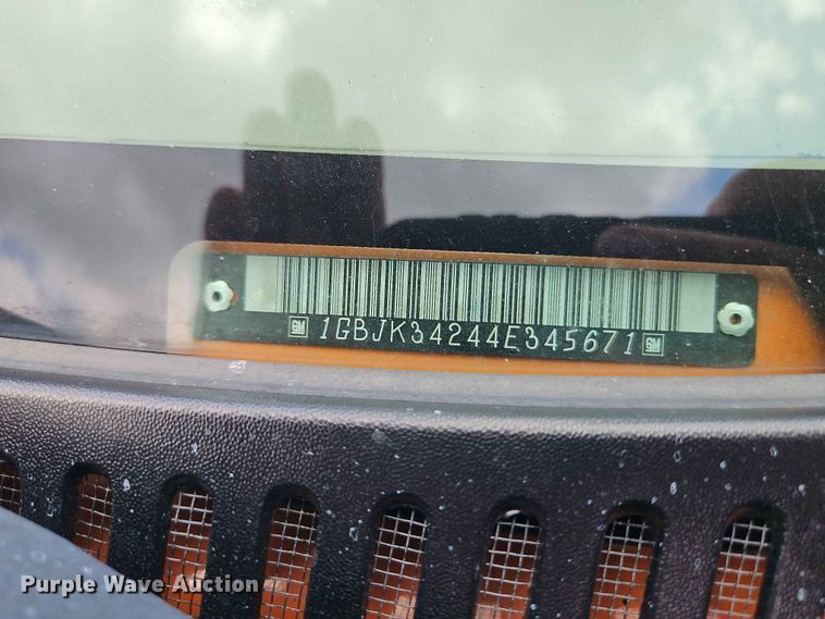 image for item FN5714 2004 Chevrolet Silverado 3500 utility bed pickup truck