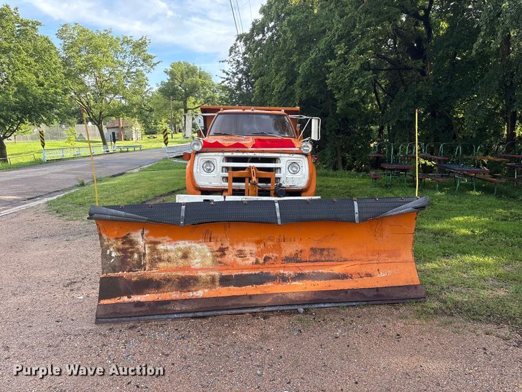 image for item NM9818 1975 Dodge D600 dump truck