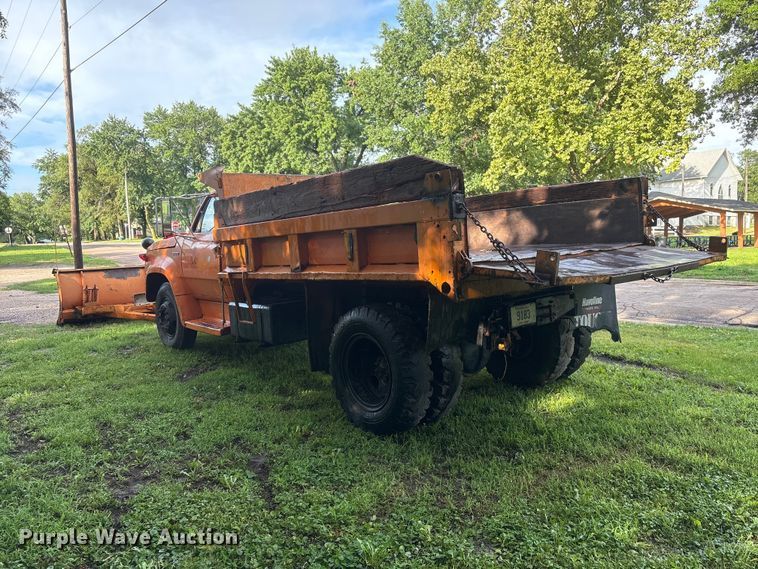 image for item NM9818 1975 Dodge D600 dump truck